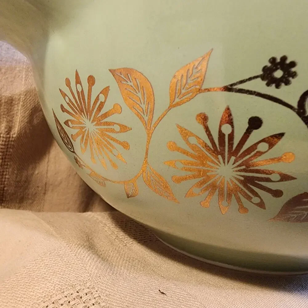 VTG Pyrex 1960s #443 2.5 QT Sage Green Gold Medallion Cinderella Bowl No Lid